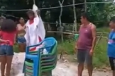 Trecho de vídeo que mostra o ritual. (Foto: Divulgação / YouTube)