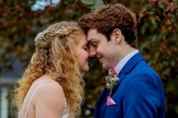 Chase Smith e Sadie Mills durante o casamento. (Foto: Reprodução / Amy Phipps)