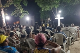 Culto na ‘Igreja da Mangueira’, na comunidade de Vila Cabral. (Foto: Reprodução / Cid Guerreiro)