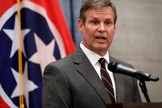 Nova lei do Tennessee (EUA) proíbe tratamento de mudança de gênero em menores. (Foto: AP Photo / Mark Humphrey).