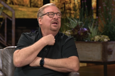 O pastor Rick Warren relembrou como lidou com o suicídio de seu filho. (Foto: YouTube/Praise on TBN)