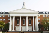 A placa homenageia os missionários Jim Elliot, Ed McCully, Nate Saint, Roger Youderian e Pete Fleming, mortos em 1956, pelo povo Huaorani no Equador. (Foto: RNS/Wheaton College Virtual Tour Screengrab).