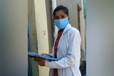 Sandhya foi levada para a uma delegacia de polícia e interrogada posteriormente. (Foto: Reprodução/Twitter). 