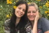 Marcela Taís ao lado de sua mãe, Sidnéia Munhoz. (Foto: Marcela Taís/Instagram)