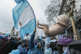Manifestantes antiaborto fazem protesto em frente ao Congresso Nacional da Argentina, em Buenos Aires, em 2020. (Foto: Alberto Raggio/AFP/JC).