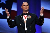 Shilo Harris com seu uniforme militar. (Foto: Reprodução / God Reports)