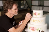 O confeiteiro Jack Phillips, dono da Masterpiece Cakeshop, tem enfrentado batalhas judiciais contra ativismo LGBT. (Foto: ADF)