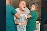 O pastor Michael Napier sobreviveu a um derrame grave provocado por sequelas da Covid-19. (Foto: Arquivo pessoal)