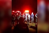 Os policiais durante a oração, em Goiás. (Foto: Reprodução / Instagram)
