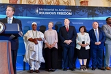 O Embaixador Geral para a Liberdade Religiosa Internacional, Sam Brownback, em uma recepção em homenagem aos ganhadores do Prêmio Internacional de Liberdade Religiosa inaugural, em 2019. (Foto: Departamento de Estado)