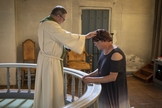 Elin Stillingen, um homem biológico, foi reconhecido pela igreja como uma mulher. (Foto: Nico Sollie/TV 2)