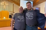 Jeremy Whitham com seu pastor Jack Coultas. (Foto: Arquivo pessoal/Connie Whitman).