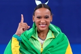 Rebeca Andrade conquistou a primeira medalha de ouro na ginástica artística para o Brasil. (Foto: Jonne Roriz/COB)
