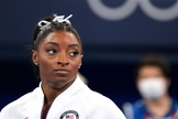 Simone Biles em Tóquio, após decisão de sair das competições para cuidar da saúde mental. (Foto: Ashley Landis / AP)