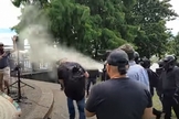 Cristãos são atacados em reunião de oração. (Foto: Captura de tela/YouTube/Mary Todd)