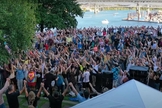 Cristãos se reúnem novamente no Tom McCall Waterfront Park, em Portland (Oregon), em resposta ao ataque do Antifa.  (Foto: Reprodução/YouTube/Sean Feucht)
