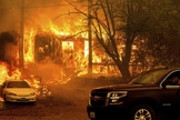 O incêndio Dixie consumiu uma casa na Rodovia 8,9 ao sul de Greenville, em 5 de agosto de 2021, no condado de Plumas, Califórnia. (Foto: AP Photo/Noah Berger)