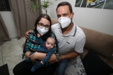 Fernando, a esposa Camila e o filho Pedro. (Foto: Reprodução / Samantha Ciuffa)