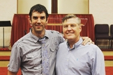 Micah Wilder e o pastor batista Alan Benson. (Foto: Instagram/Micah Wilder)