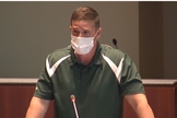 Tanner Cross foi colocado em licença, no início de 2021, após seu discurso para o conselho escolar. (Foto: LCPS)