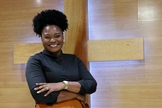 Carla Priscila de Souza recebeu palavras de maldição na infância, mas Deus transformou sua história. (Foto: Site Mulher Cristã).