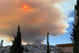 Fumaça do incêndio florestal se espalhou por Jerusalém em 15 de agosto. (Foto: Mick Weinstein/Times of Israel)