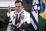 Rabino messiânico Matheus Zandona falando sobre a marca da besta. (Foto: Captura de tela/YouTube/Ministério Ensinando de Sião)