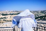 Joel Engel em frente ao Monte do Templo em Jerusalém, Israel. (Foto: Ministério Engel)