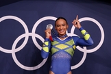 Rebeca Andrade levou prata e ouro para o Brasil nas Olimpíadas 2020. (Foto: Getty Images)
