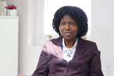 A enfermeira Mary Onuoha, de 61 anos, foi pressionada a retirar ou esconder sua cruz. (Foto: Christian Legal Center).