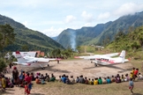  Pista de pouso em aldeia das montanhas de Papua. (Foto: Divulgação/Mission Aviation Fellowship).