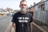 Depois de sua conversão, Kirk passou a profetizar sobre a vida das pessoas. (Foto: Captura de tela/YouTube/Dan Barnsley)