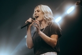  Jenn Johnson foi exortada por Deus a voltar a essência da adoração. (Foto: Reprodução/Bethel Music).