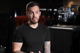 Depois de prejudicar sua vida com decisões erradas, o Espírito Santo começou a falar com Lance Brown. (700 Club Interactive/YouTube). 