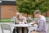 A estudante Marissa Conrad cresceu se perguntando o porquê Deus a tinha feito assim. (Foto: Cedarville University).