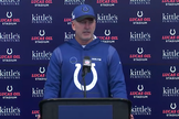 O técnico do Indianapolis Colts, Frank Reich, fala em entrevista coletiva após o jogo de futebol de seu time na NFL. (Foto: YouTube Indianapolis Colts)