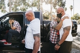 O ator Dwayne Johnson deu seu carro a Oscar Rodriguez. (Foto: The Rock/Instagram)