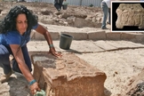 Arqueóloga Dina Avshalom-Gorni trabalhando numa sinagoga descoberta em Migdal, Israel, em 2009. (Foto: Cortesia da Universidade de Haifa e Yoli Schwartz/ Autoridade de Antiguidades de Israel)