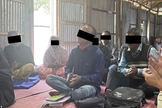 Cristãos adorando em igreja na área rural de Bangladesh. (Foto: VOM).