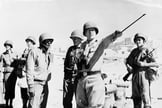 Imagem de arquivo mostra o general George Patton, comandante das forças dos EUA, liderando ataque na Sicília em 23 de julho de 1943. (Foto: AP Photo/U.S. Army Signal Corps)