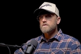 Toby McKeehan em entrevista à Rádio Joy 99.1 FM. (Foto: Captura de tela/YouTube Rádio Joy 99.1 FM) 