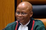 Mogoeng Mogoeng foi acusado de violar o Código de Conduta Judicial. (Foto: Wikimedia Communs/Kenpai314).