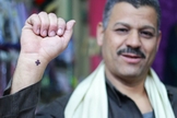  Os cristãos coptas têm a tradição de tatuar uma pequena cruz na mão ou no pulso. (Foto: Open Doors USA).
