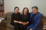 Pastor Hekmat Salimi com a esposa e a filha. (Foto: Article 18).
