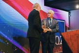 O prêmio homenageia líderes que prestaram apoio à nação de Israel. (Foto: Twitter/Mike Pence).