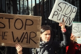 Russos protestam em favor dos ucranianos. (Foto: Flickr/Garry Knight)