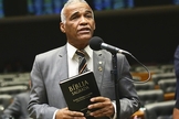 O deputado Pastor Sargento Isidório no plenário da Câmara dos Deputados. (Foto: Agência Câmara de Notícias)