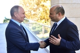Vladimir Putin em reunião com premiê de Israel, Naftali Bennett, em outubro de 2021. (Foto: Eugeniy Biyatov, RIA Novosti/Kremlin)