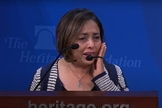 Abigail Martinez, mãe da garota que cometeu suicídio. (Foto: Captura de tela/YouTube The Heritage Foundation)