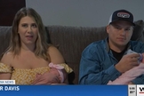 Taylor Davis e seu marido e seu marido Mark com as gêmeas. (Foto: Captura de tela/Vídeo Wink TV)